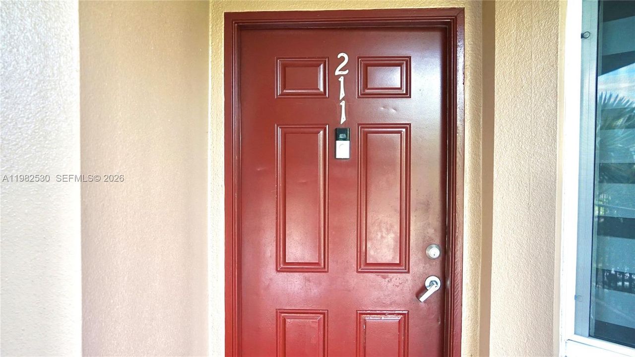 Под контрактом: $235,000 (2 спален, 2 ванн, 1352 Квадратных фут)