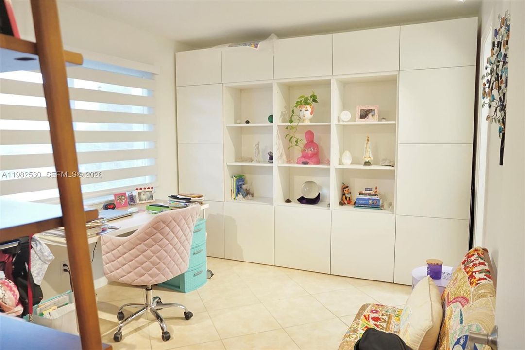 Под контрактом: $235,000 (2 спален, 2 ванн, 1352 Квадратных фут)