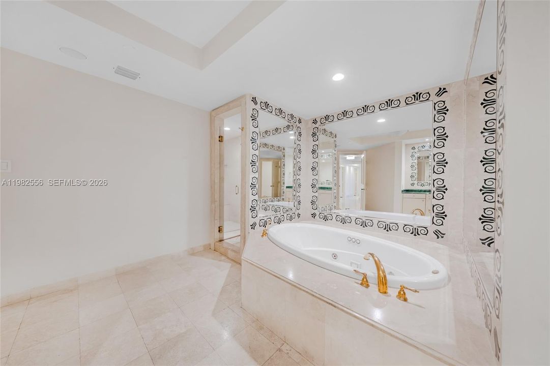 Recently Sold: $5,100,000 (3 beds, 5 baths, 3950 Square Feet)