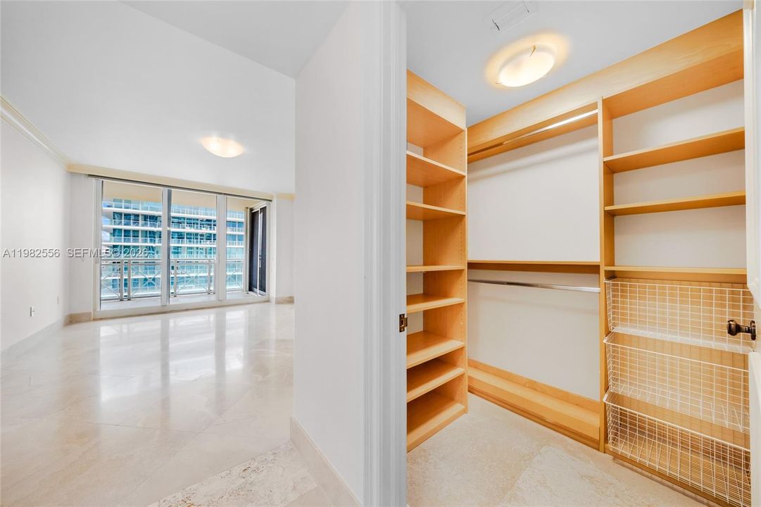 Recently Sold: $5,100,000 (3 beds, 5 baths, 3950 Square Feet)
