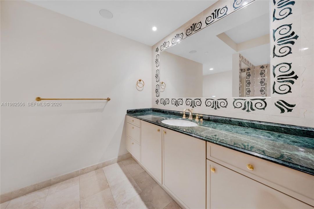 Hers Bathroom
