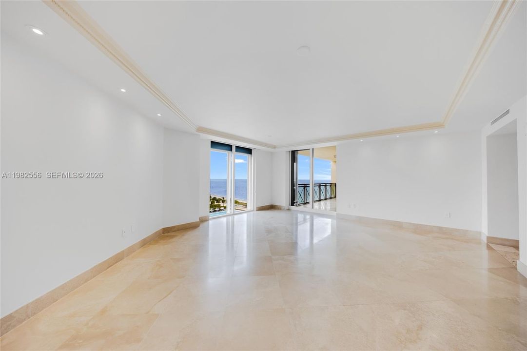 Recently Sold: $5,100,000 (3 beds, 5 baths, 3950 Square Feet)