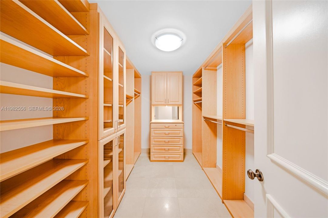 Recently Sold: $5,100,000 (3 beds, 5 baths, 3950 Square Feet)