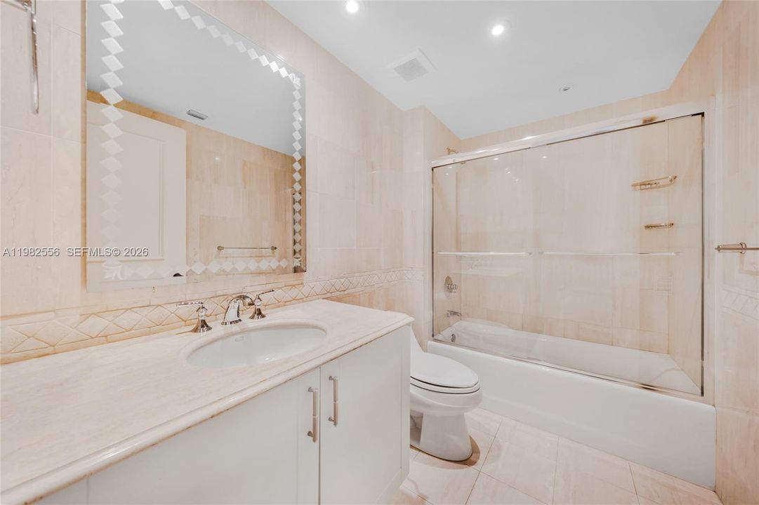 Recently Sold: $5,100,000 (3 beds, 5 baths, 3950 Square Feet)
