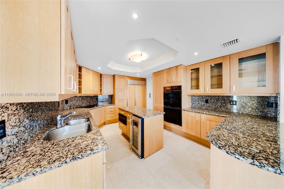 Recently Sold: $5,100,000 (3 beds, 5 baths, 3950 Square Feet)
