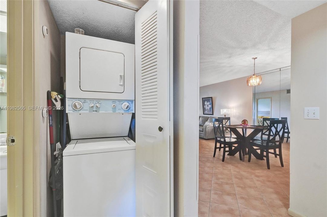 Activo con contrato: $185,000 (2 camas, 2 baños, 1192 Pies cuadrados)