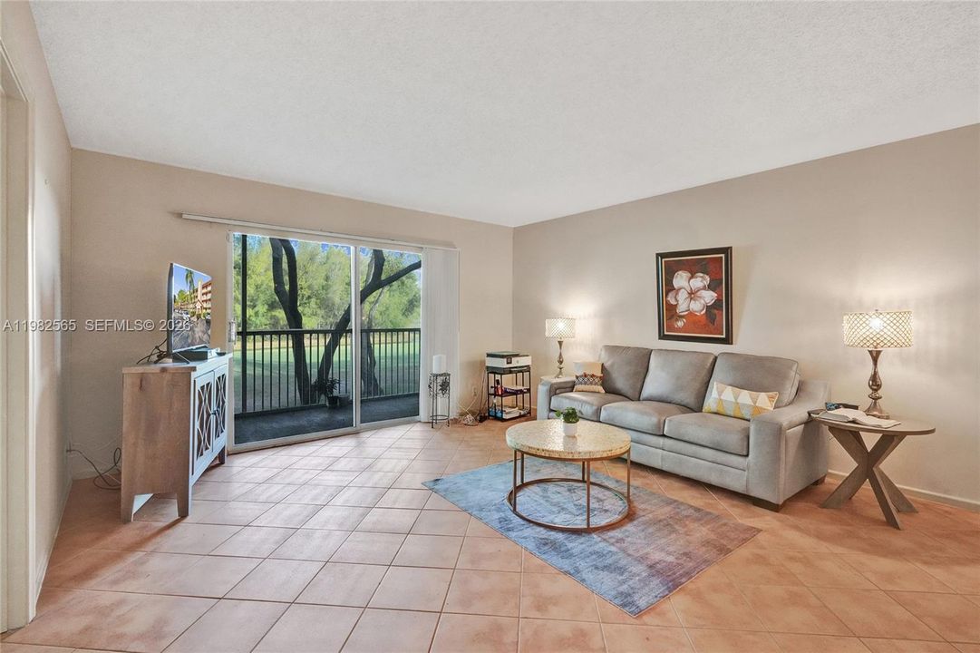 Activo con contrato: $185,000 (2 camas, 2 baños, 1192 Pies cuadrados)
