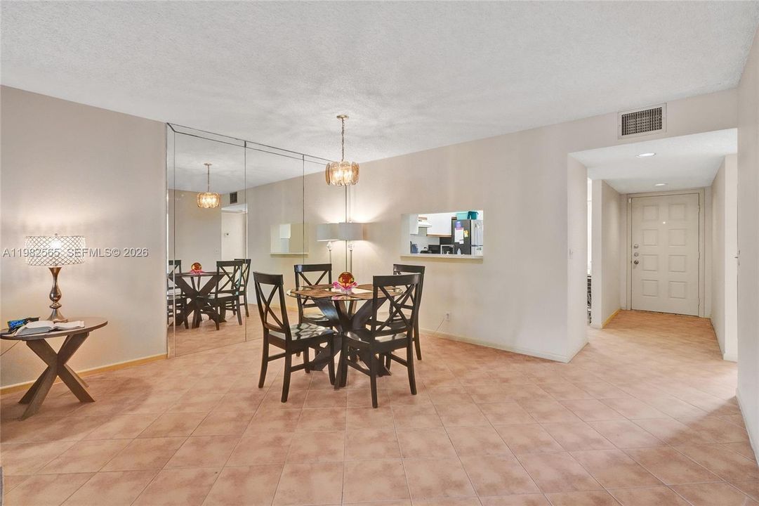 Activo con contrato: $185,000 (2 camas, 2 baños, 1192 Pies cuadrados)