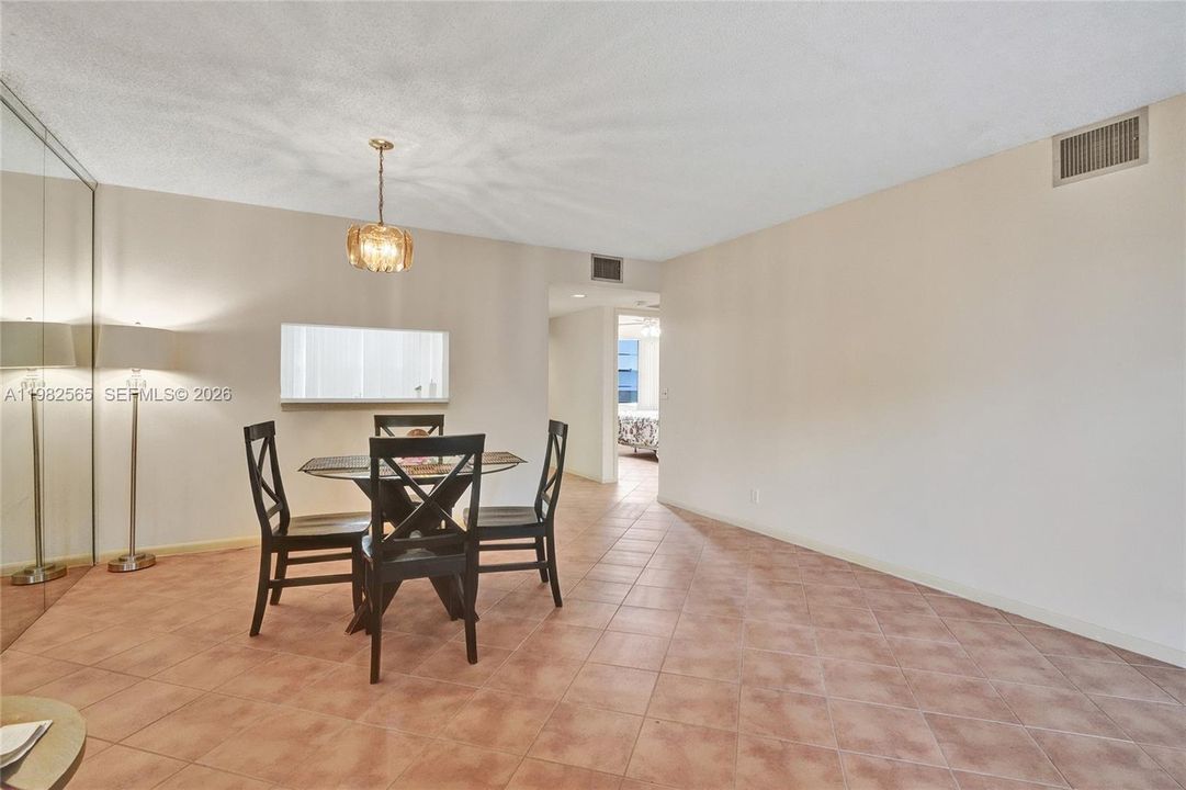 Activo con contrato: $185,000 (2 camas, 2 baños, 1192 Pies cuadrados)