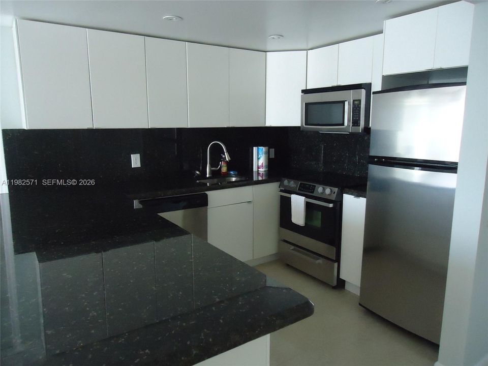 Recently Rented: $2,400 (1 beds, 1 baths, 760 Square Feet)