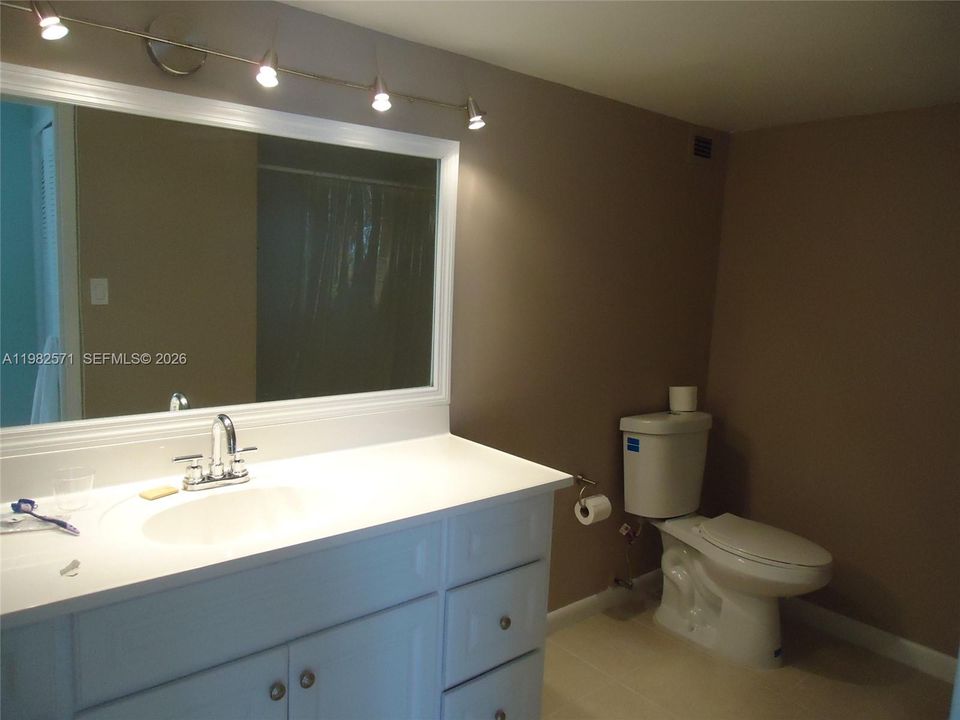 Recently Rented: $2,400 (1 beds, 1 baths, 760 Square Feet)