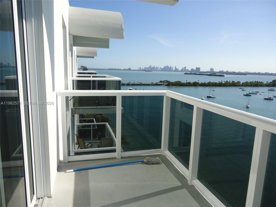 Recently Rented: $2,400 (1 beds, 1 baths, 760 Square Feet)