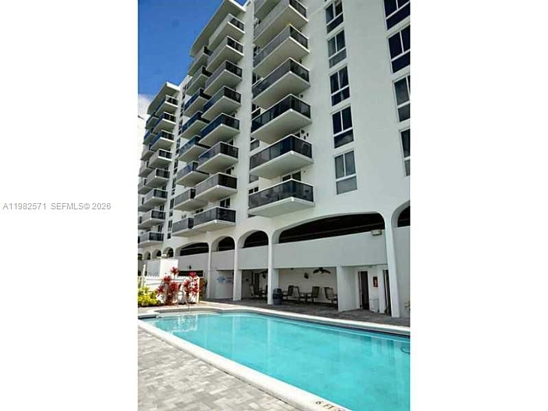 Recently Rented: $2,400 (1 beds, 1 baths, 760 Square Feet)