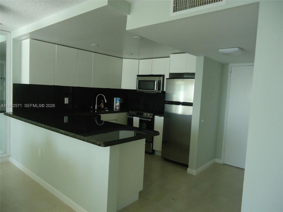 Recently Rented: $2,400 (1 beds, 1 baths, 760 Square Feet)