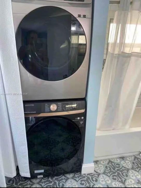 На продажу: $380,000 (3 спален, 1 ванн, 900 Квадратных фут)