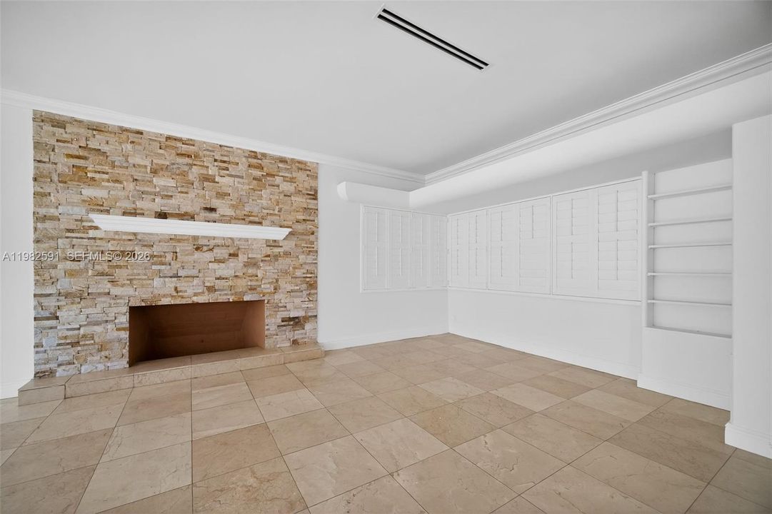Activo con contrato: $9,500 (3 camas, 2 baños, 2790 Pies cuadrados)