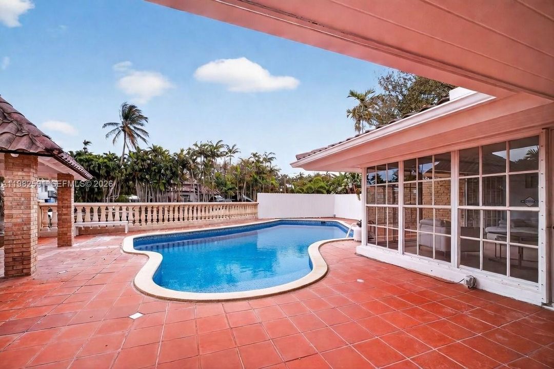 Activo con contrato: $9,500 (3 camas, 2 baños, 2790 Pies cuadrados)