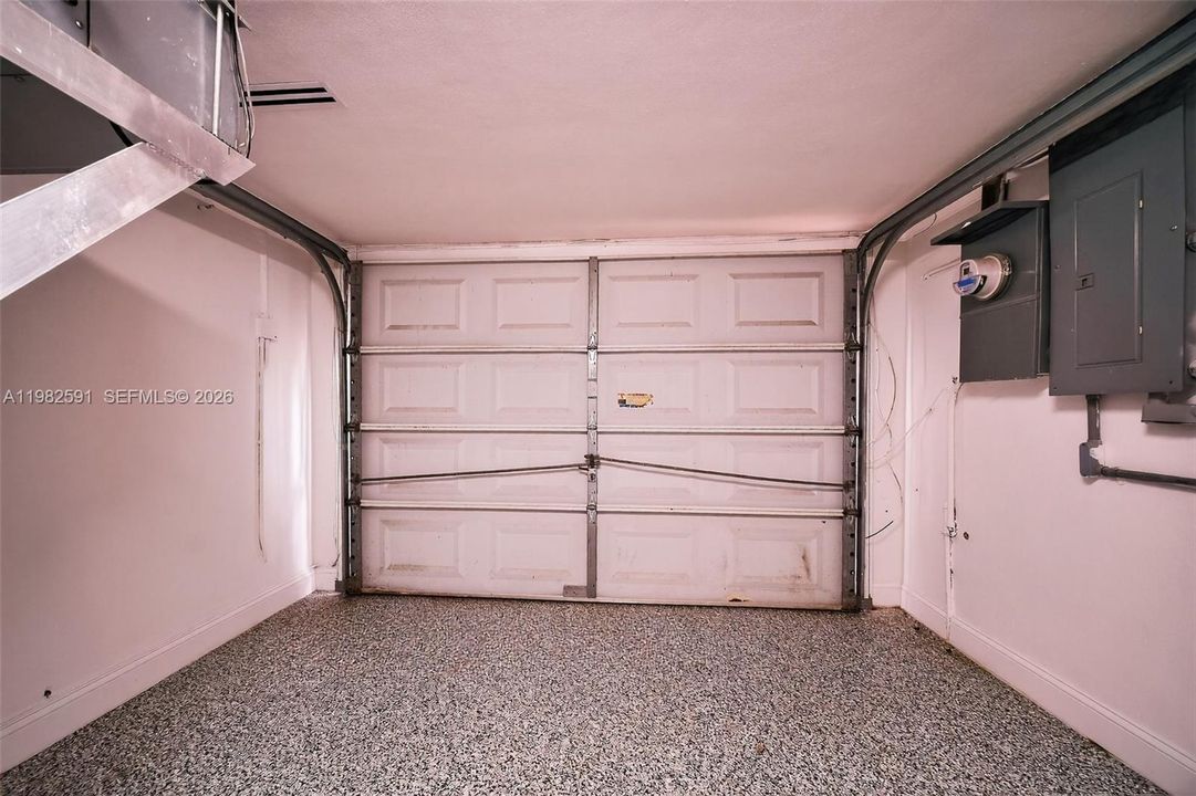 Activo con contrato: $9,500 (3 camas, 2 baños, 2790 Pies cuadrados)