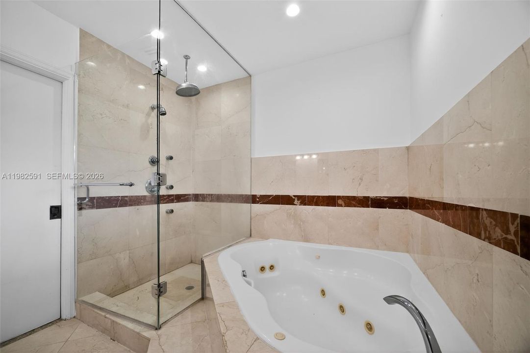 Activo con contrato: $9,500 (3 camas, 2 baños, 2790 Pies cuadrados)