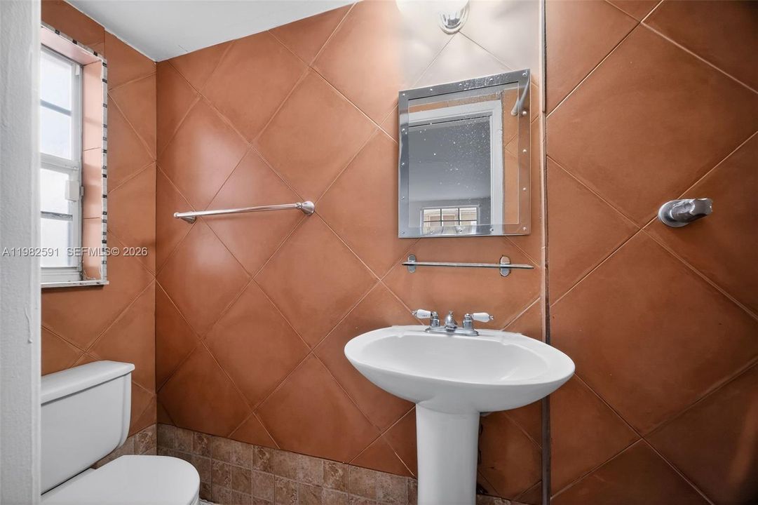 Activo con contrato: $9,500 (3 camas, 2 baños, 2790 Pies cuadrados)