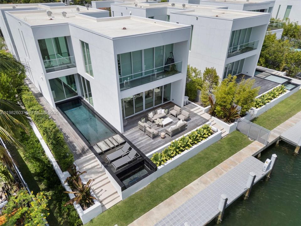 На продажу: $6,600,000 (4 спален, 4 ванн, 5154 Квадратных фут)