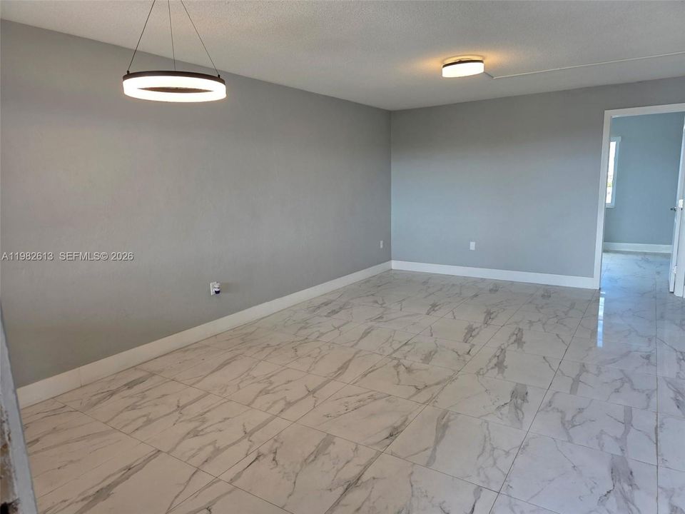 En Venta: $250,000 (2 camas, 1 baños, 661 Pies cuadrados)