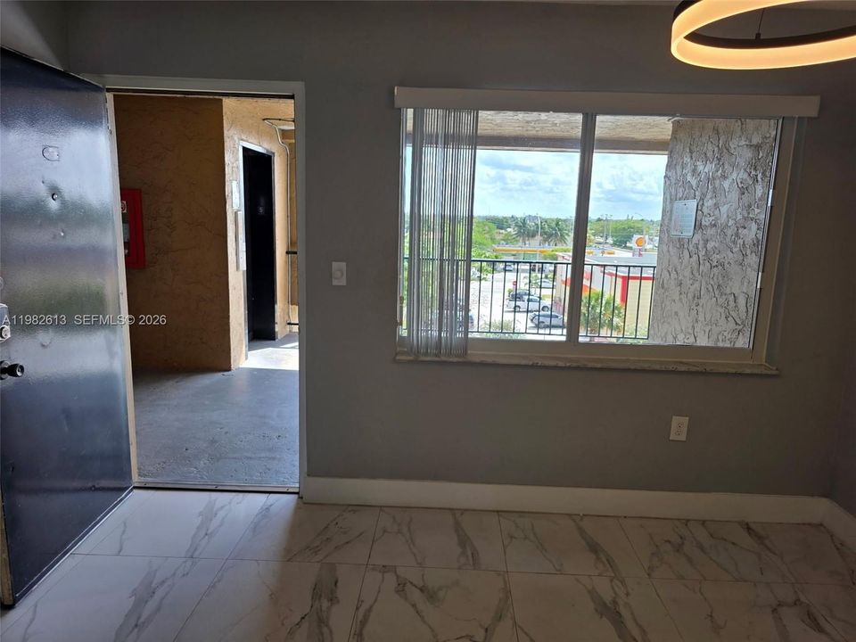 En Venta: $250,000 (2 camas, 1 baños, 661 Pies cuadrados)