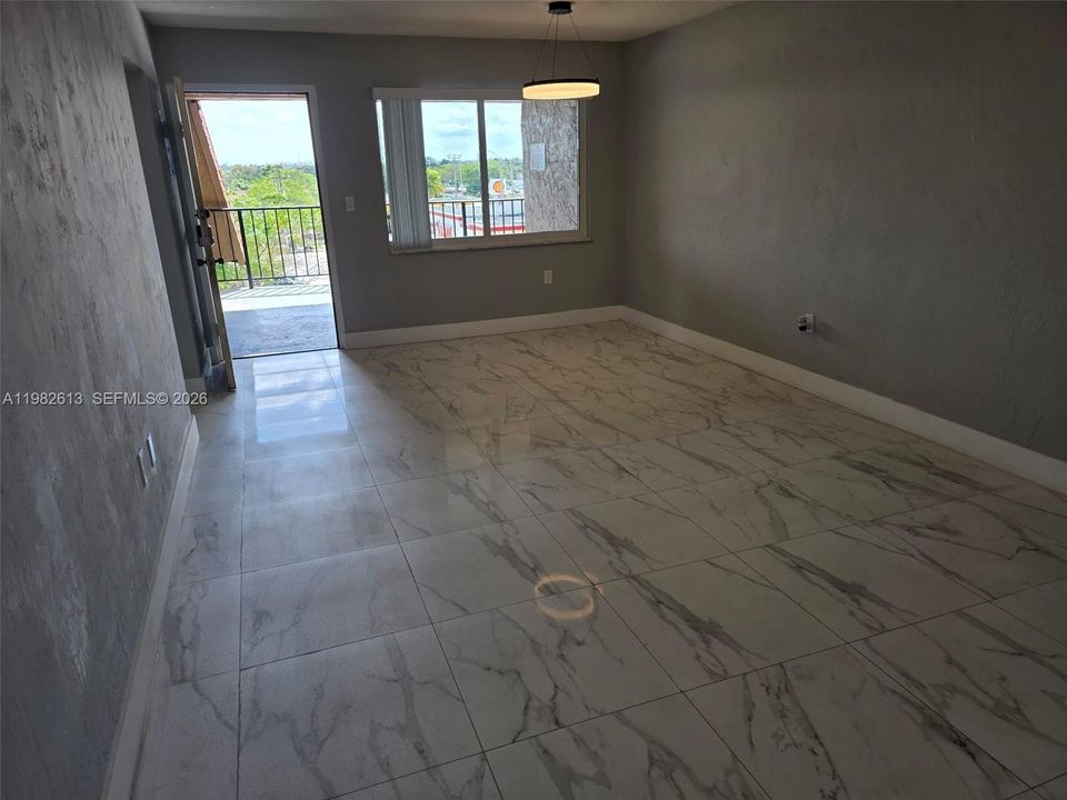 En Venta: $250,000 (2 camas, 1 baños, 661 Pies cuadrados)