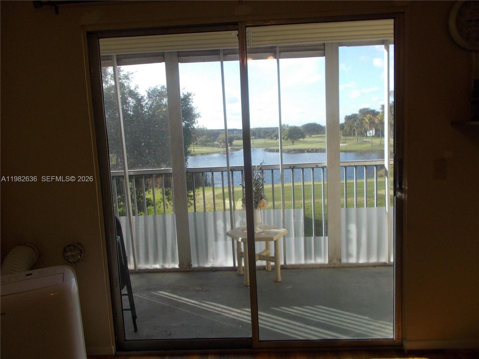 For Sale: $120,000 (1 beds, 1 baths, 685 Square Feet)