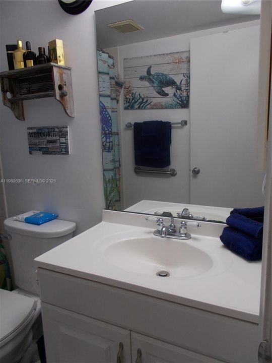 For Sale: $120,000 (1 beds, 1 baths, 685 Square Feet)