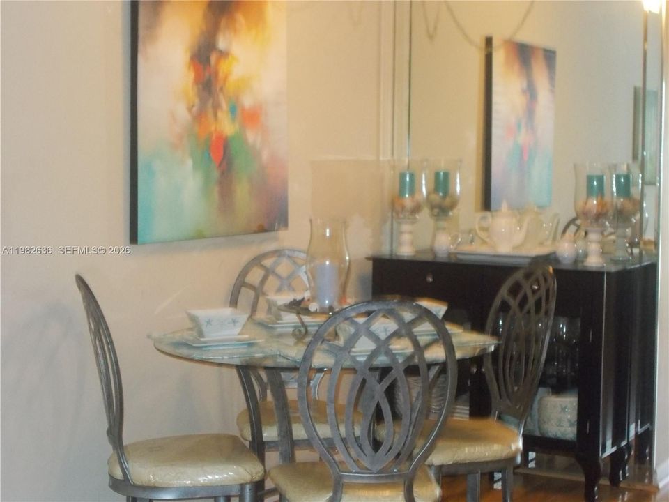 For Sale: $120,000 (1 beds, 1 baths, 685 Square Feet)