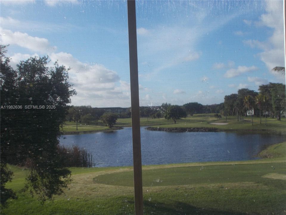 For Sale: $120,000 (1 beds, 1 baths, 685 Square Feet)