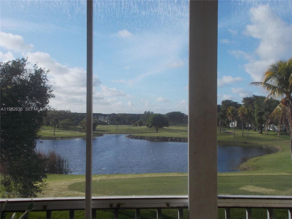 For Sale: $120,000 (1 beds, 1 baths, 685 Square Feet)