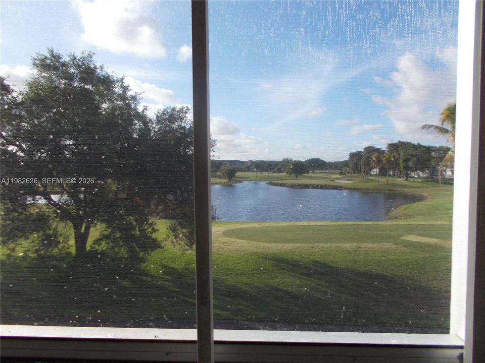 For Sale: $120,000 (1 beds, 1 baths, 685 Square Feet)