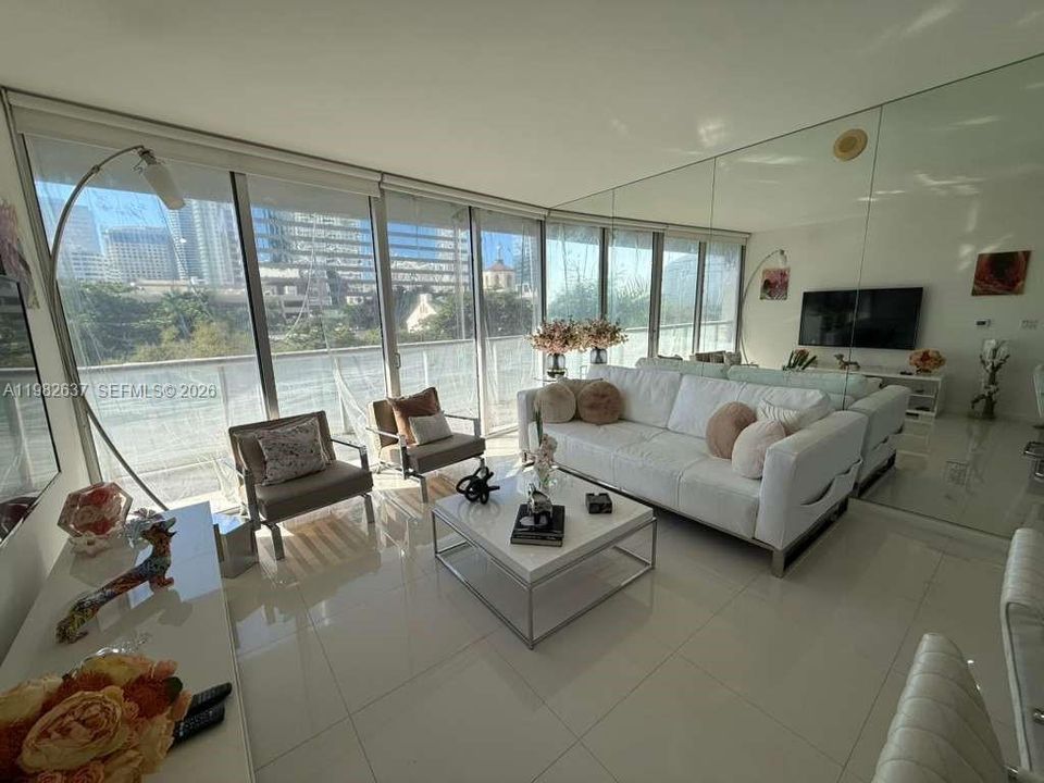 For Sale: $860,000 (2 beds, 2 baths, 1255 Square Feet)