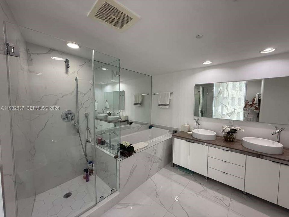 For Sale: $860,000 (2 beds, 2 baths, 1255 Square Feet)