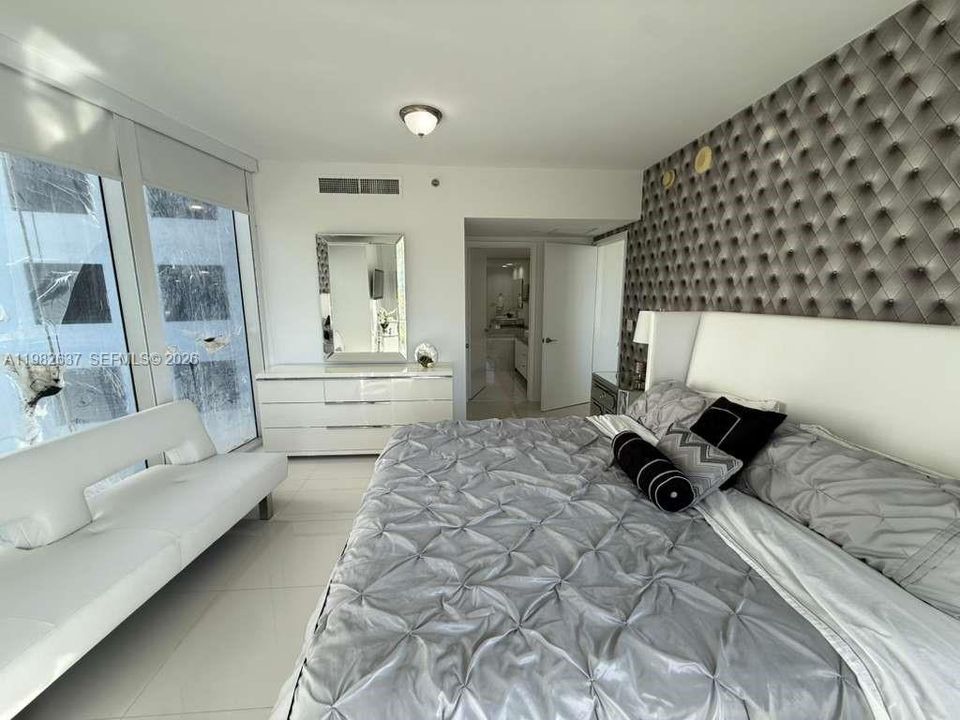 For Sale: $860,000 (2 beds, 2 baths, 1255 Square Feet)