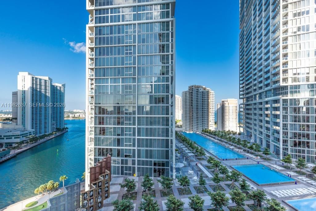 For Sale: $860,000 (2 beds, 2 baths, 1255 Square Feet)