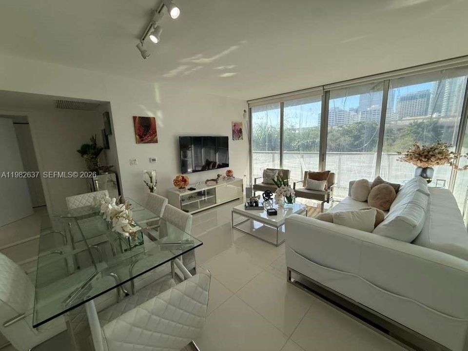 For Sale: $860,000 (2 beds, 2 baths, 1255 Square Feet)