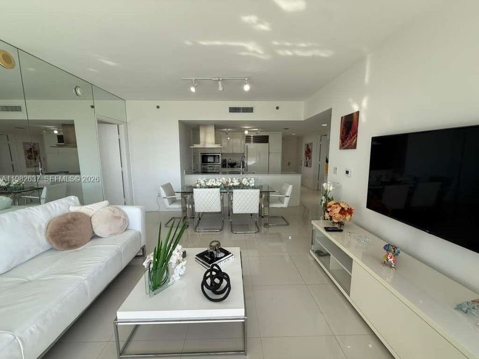 For Sale: $860,000 (2 beds, 2 baths, 1255 Square Feet)