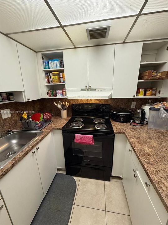 For Sale: $115,000 (1 beds, 1 baths, 800 Square Feet)