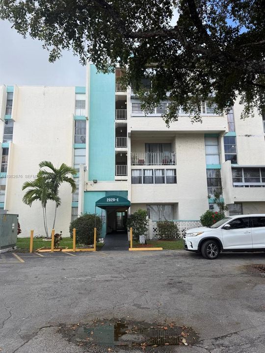 For Sale: $115,000 (1 beds, 1 baths, 800 Square Feet)