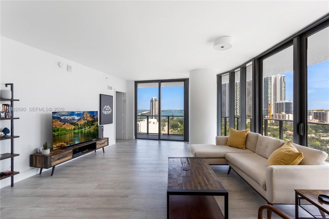 В аренду: $6,000 (2 спален, 2 ванн, 1096 Квадратных фут)