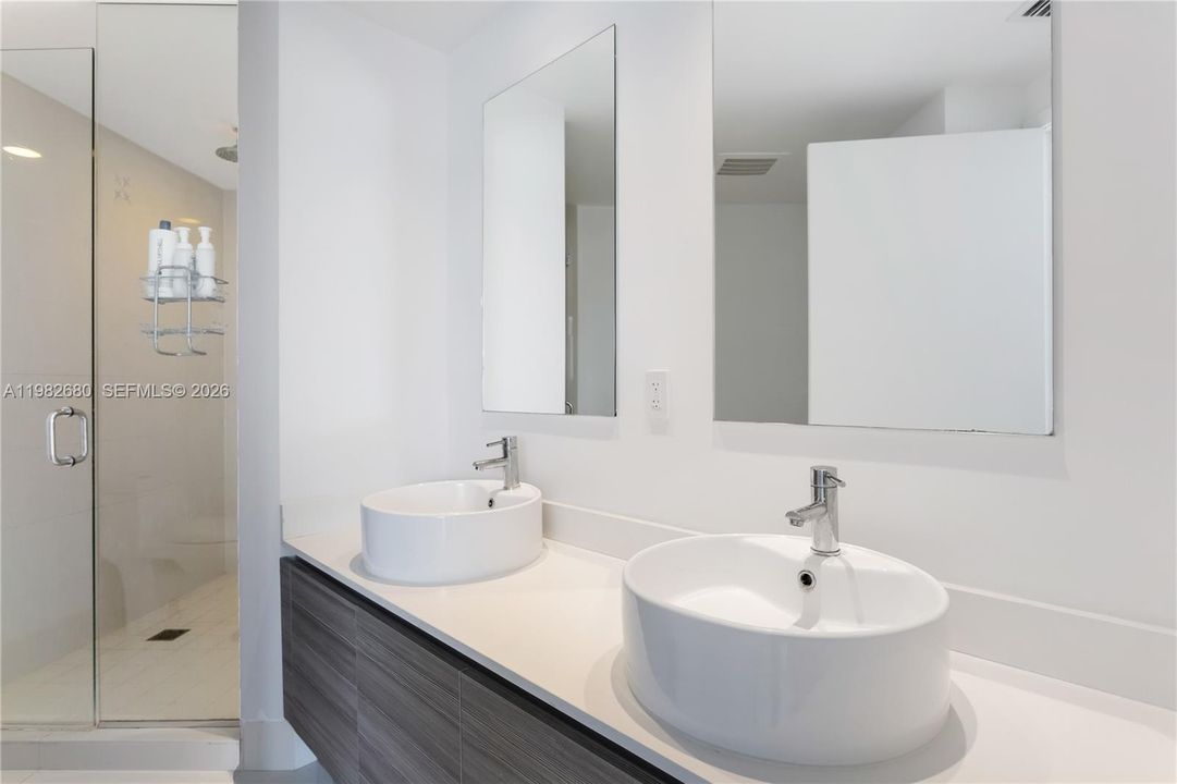 В аренду: $6,000 (2 спален, 2 ванн, 1096 Квадратных фут)