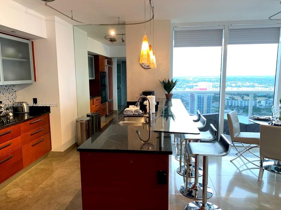 For Sale: $1,250,000 (2 beds, 2 baths, 1458 Square Feet)