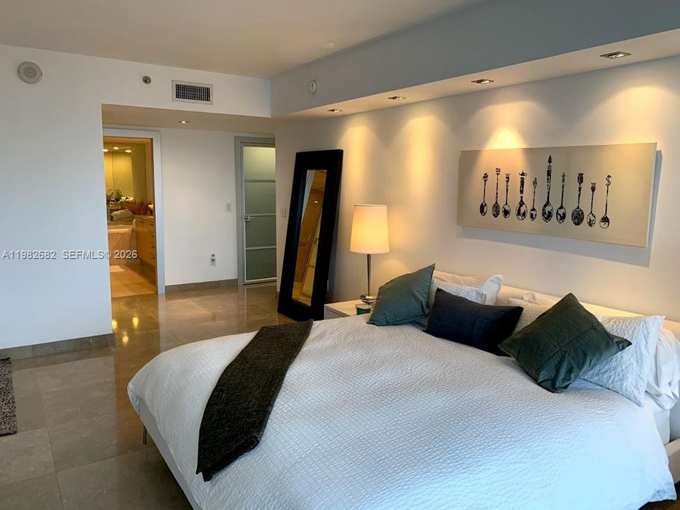 For Sale: $1,250,000 (2 beds, 2 baths, 1458 Square Feet)