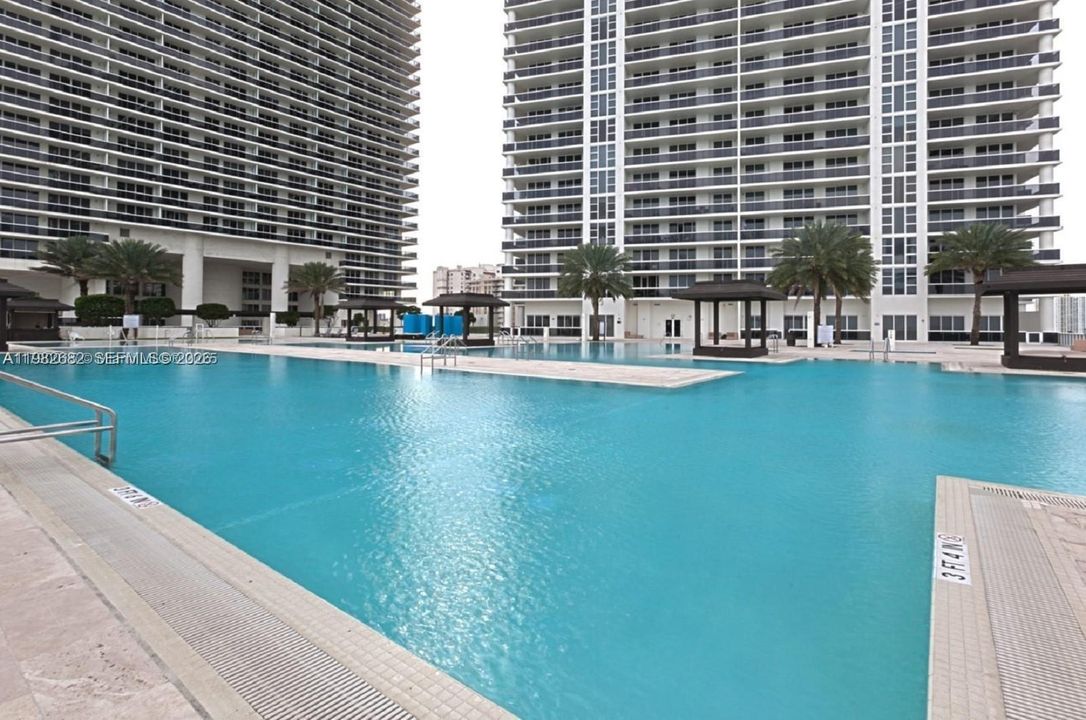 For Sale: $1,250,000 (2 beds, 2 baths, 1458 Square Feet)