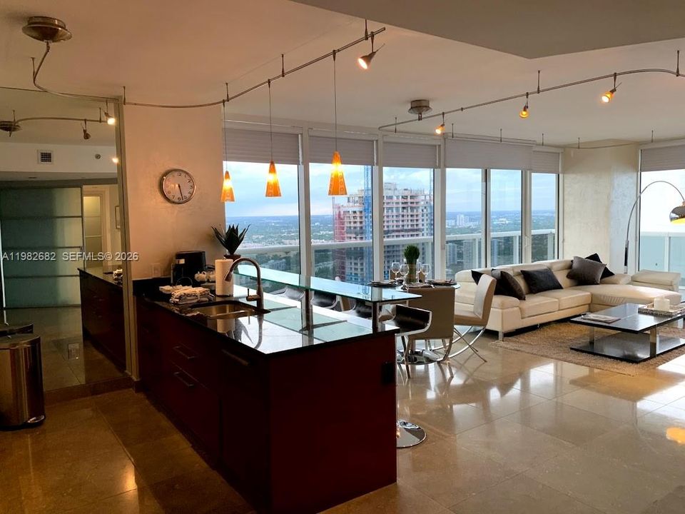 For Sale: $1,250,000 (2 beds, 2 baths, 1458 Square Feet)
