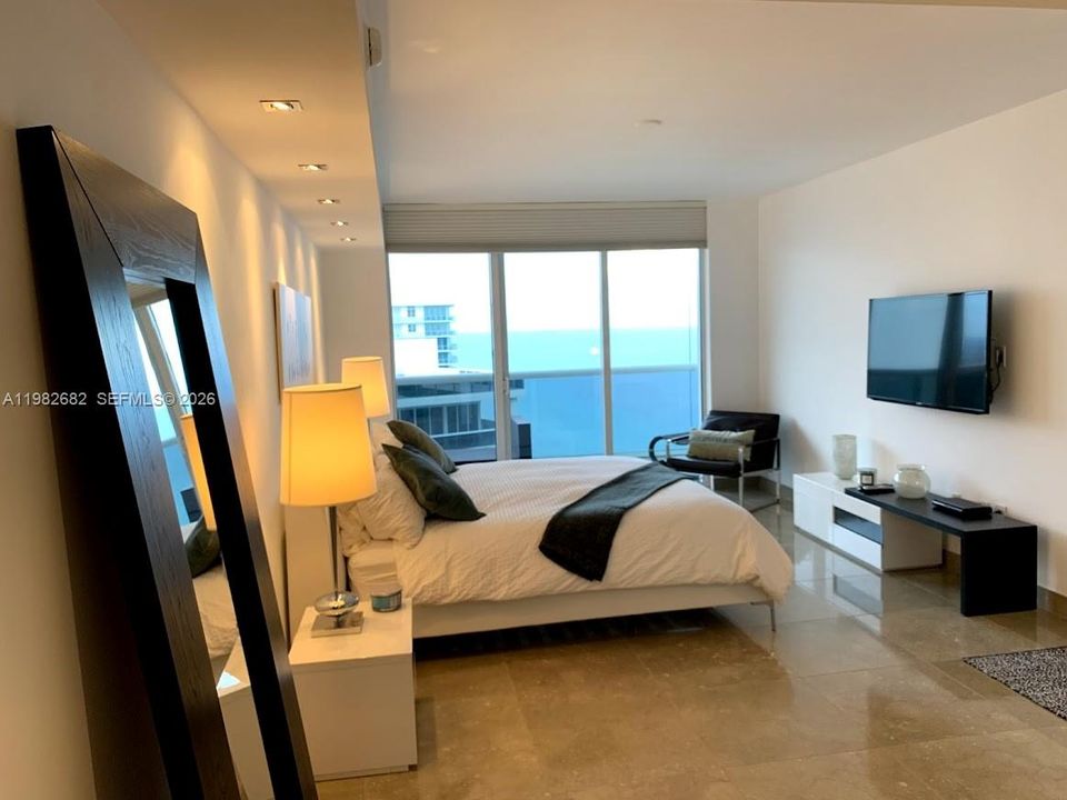 For Sale: $1,250,000 (2 beds, 2 baths, 1458 Square Feet)