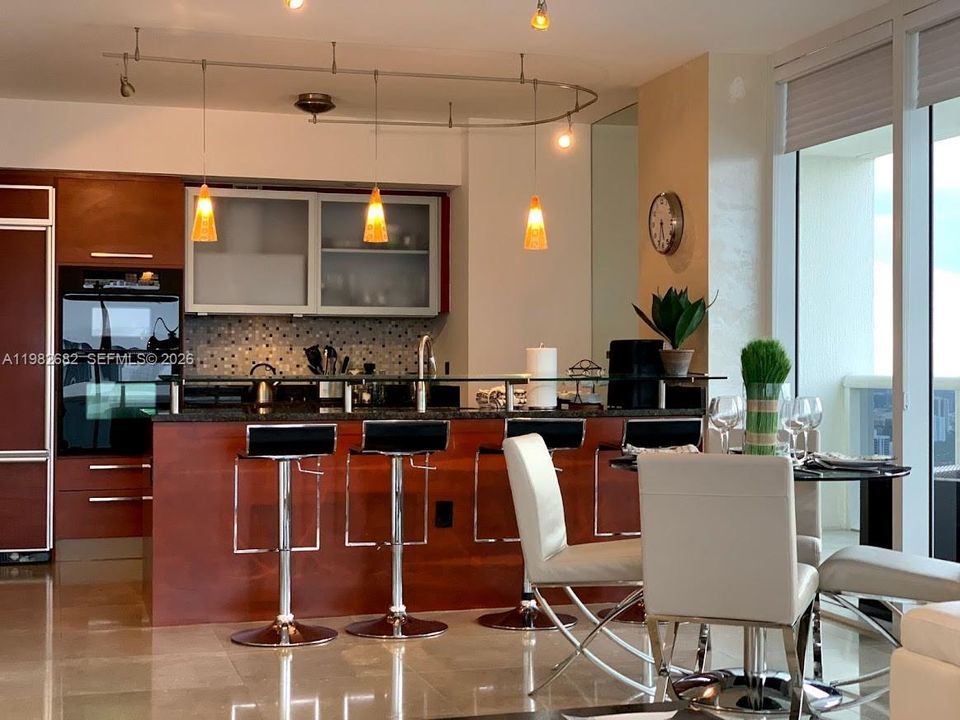 For Sale: $1,250,000 (2 beds, 2 baths, 1458 Square Feet)